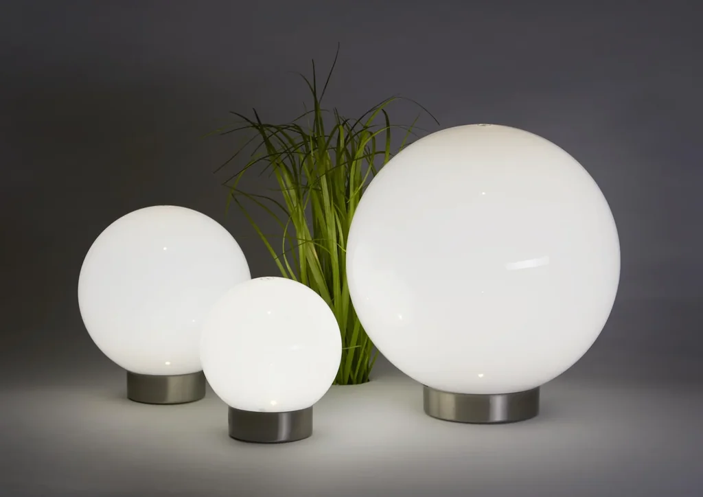 Solar Kugel mit weißer und Farbwechsel LED - 15cm