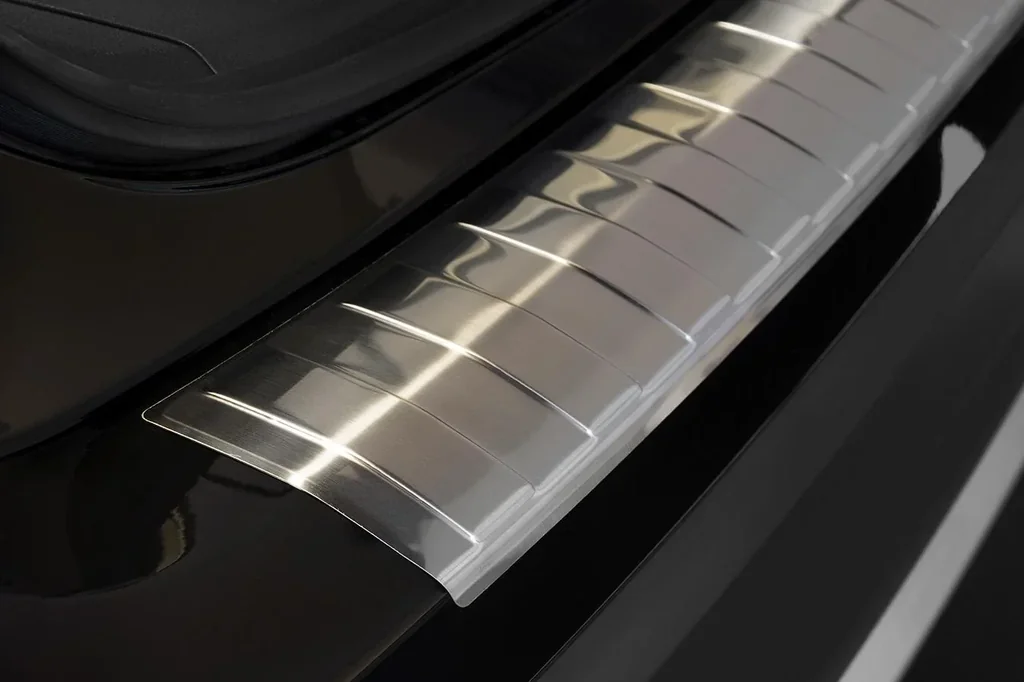 Ladekantenschutz Edelstahl für Mitsubishi Outlander III, Baujahr 2015>