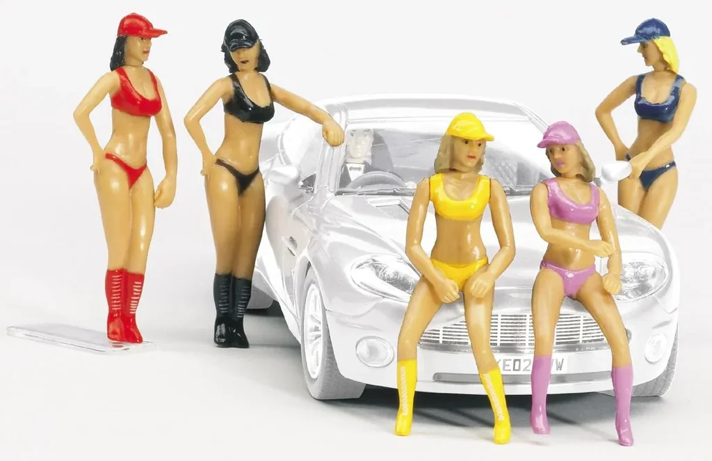 Pit Babes Maßstab 1:32