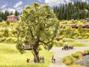 Baum mit Baumhaus