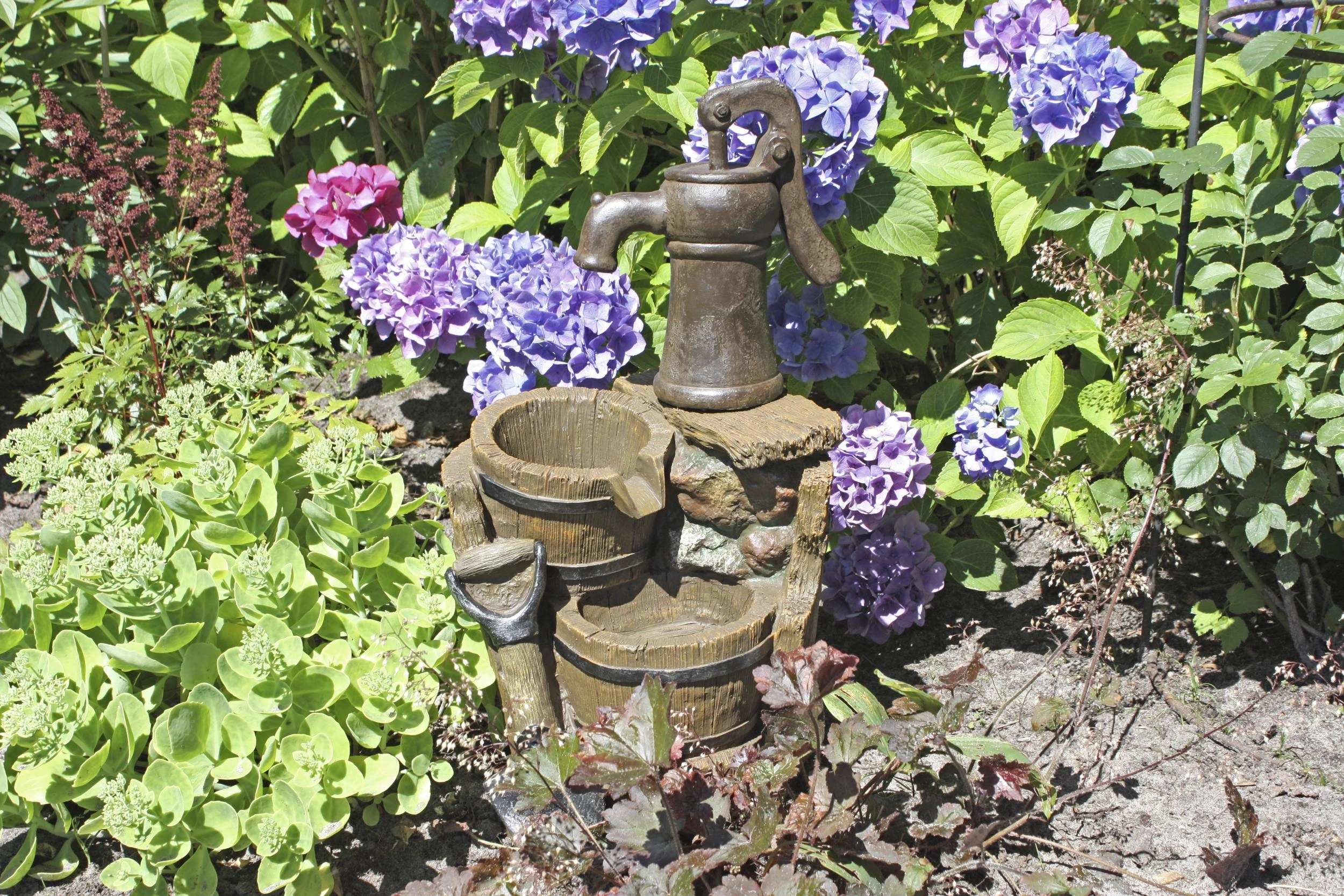 Gartenbrunnen Bild