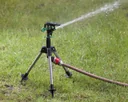 Set Mini-Impulsregner auf 3-Bein-Stativ + Sport- und Spiel-Rasensamen, 10 kg