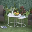 Beistelltisch, 2er Set, Garten Couchtisch, Kaffeetisch mit erhöhten Kanten, Wohnzimmer, Metall Weiß, Ø70 x 50 cm