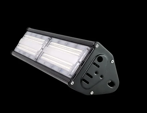 "LED-HighBay in linearer Form bietet 100 W, 12000 lm, 5000 K (neutralweiß), IP65 & ENEC-Zertifizierung image"
