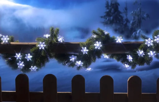 "Batterielichterkette mit Schneeflocken Dekoration, 50 weiße LEDs image"